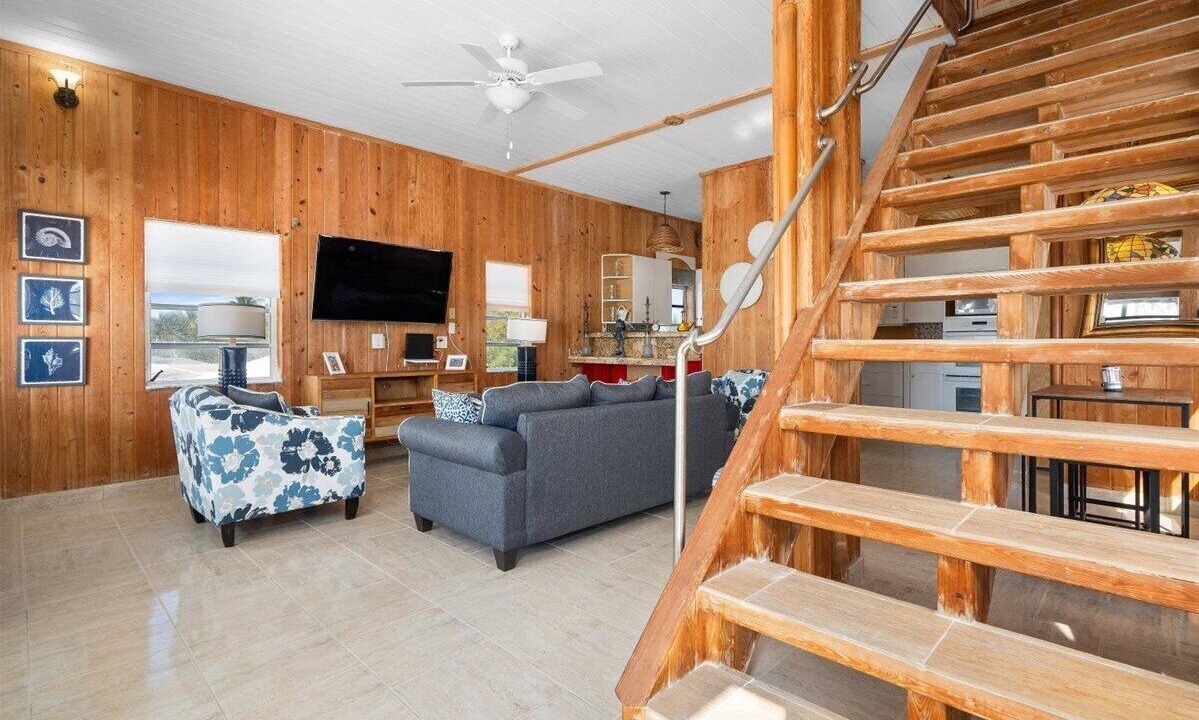 Photo of Livingroom in Bahama Palm Shores