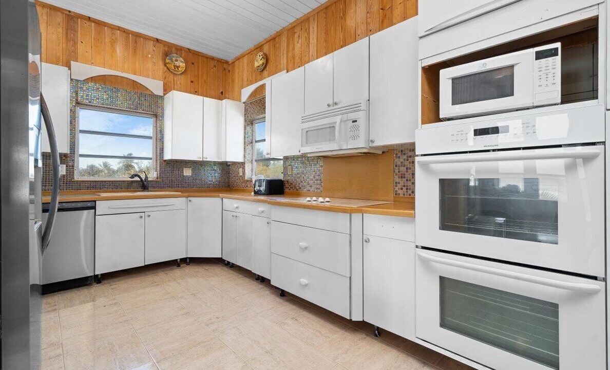 Photo of Kitchen in Bahama Palm Shores