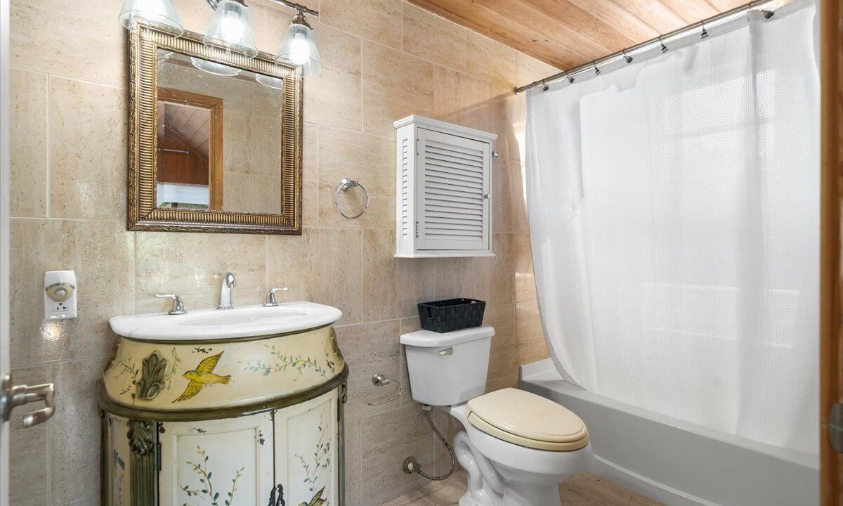 Photo of Bathroom in Bahama Palm Shores