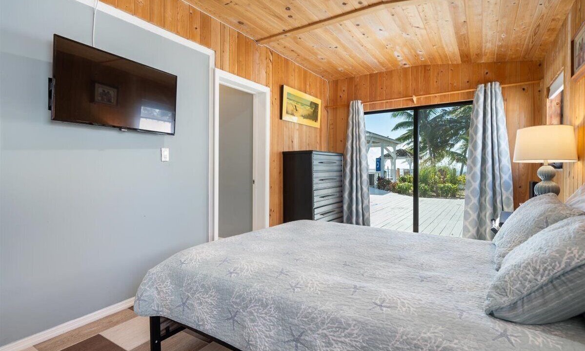Photo of Bedroom in Bahama Palm Shores