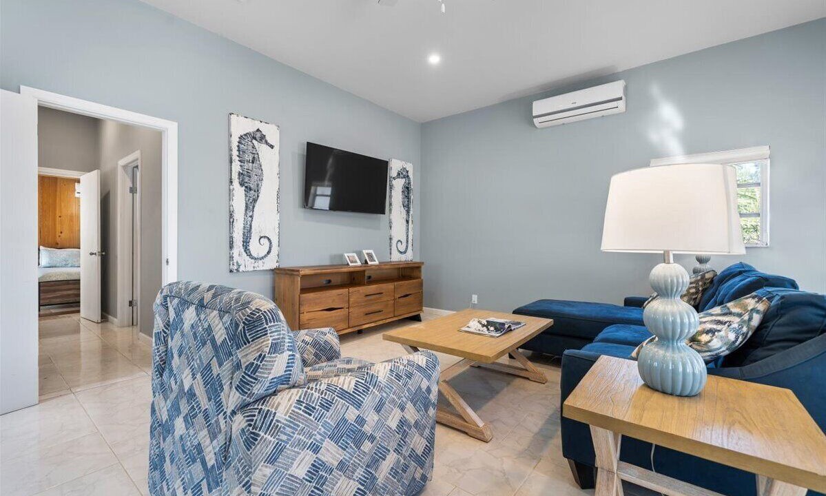Photo of Livingroom in Bahama Palm Shores