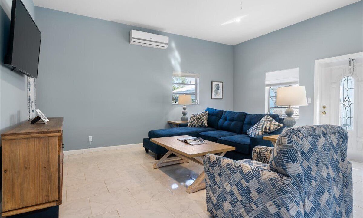 Photo of Livingroom in Bahama Palm Shores