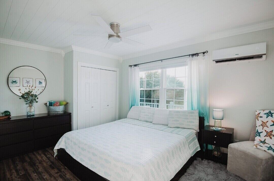 Photo of Bedroom in Green Turtle Cay