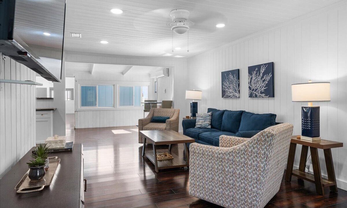 Photo of Livingroom in Bahama Palm Shores