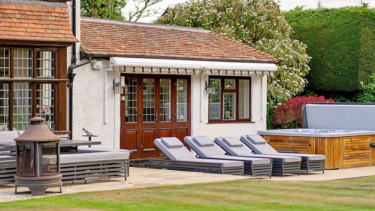 Photo of Patio Balcony in Tring