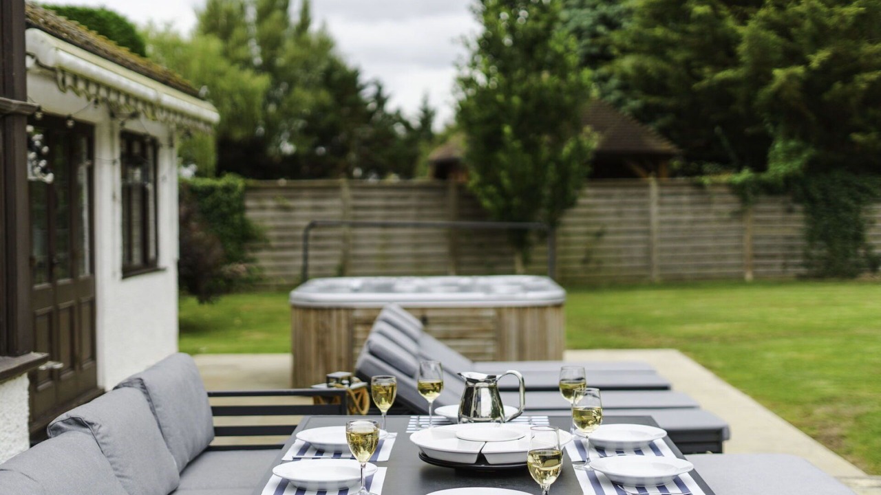 Photo of Patio Balcony in Tring