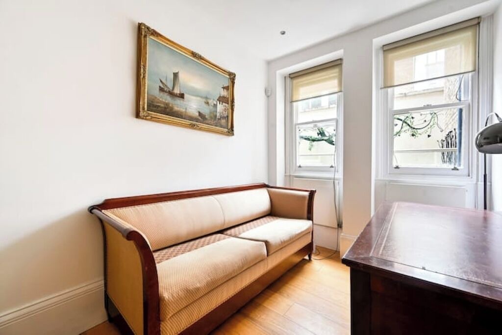 Photo of Livingroom in Mayfair