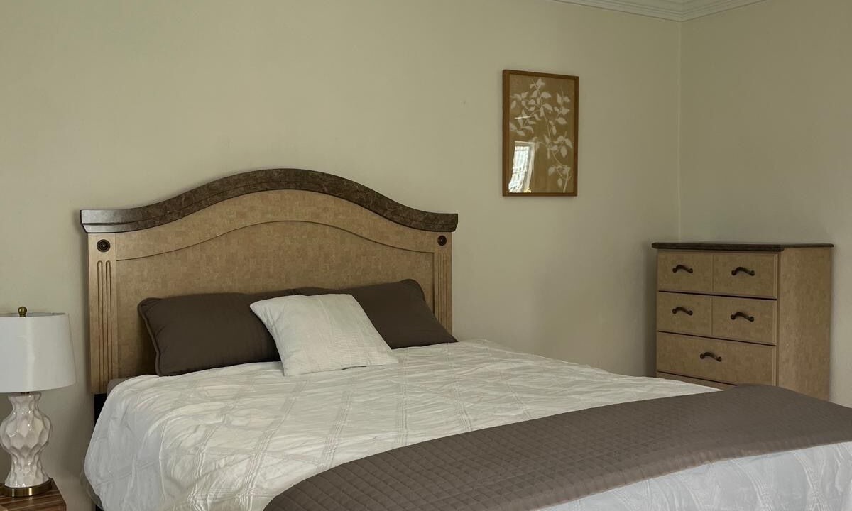 Photo of Bedroom in Tar Bay