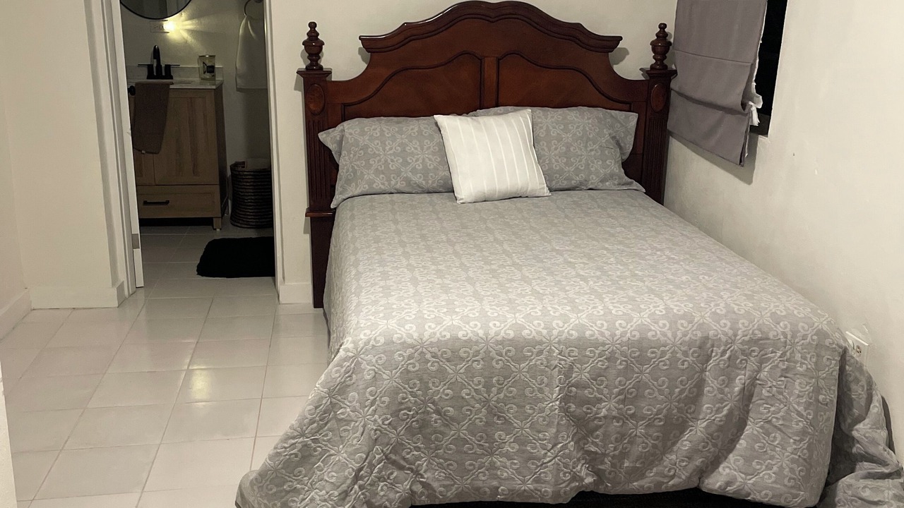 Photo of Bedroom in Tar Bay