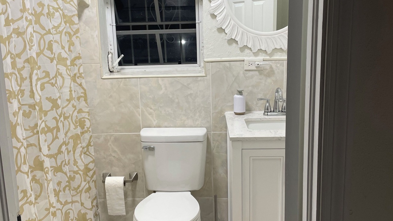Photo of Bathroom in Tar Bay