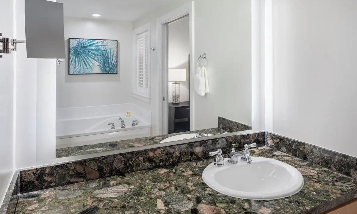 Photo of Bathroom in Paradise Island