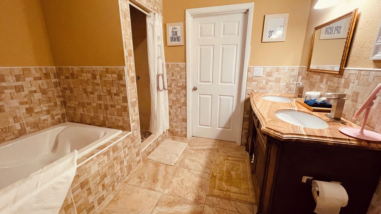 Photo of Bathroom in Tar Bay