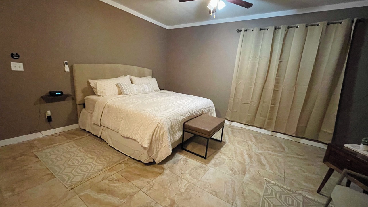 Photo of Bedroom in Tar Bay