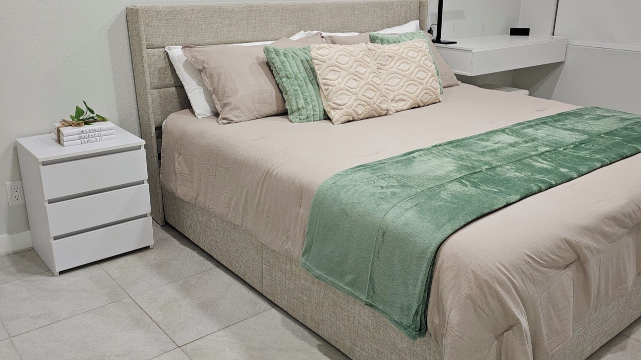 Photo of Bedroom in Bahamas Terrace