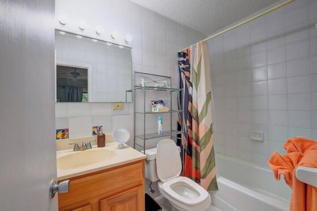 Photo of Bathroom in Paradise Island