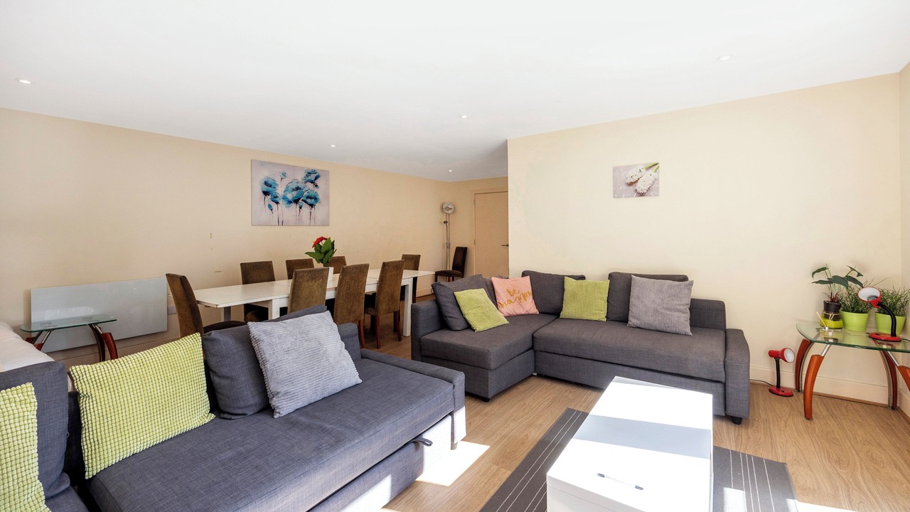 Photo of Livingroom in Island Gardens