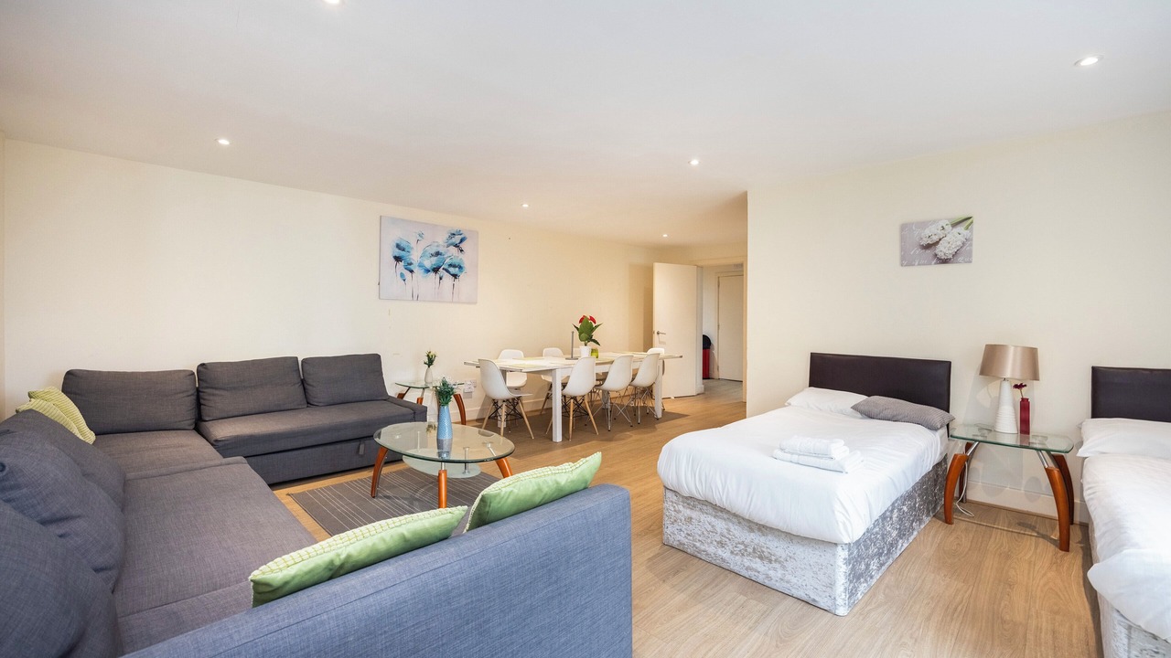 Photo of Livingroom in Island Gardens