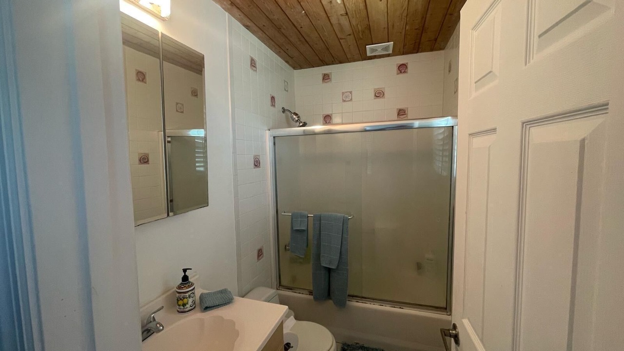 Photo of Bathroom in Dunmore Town