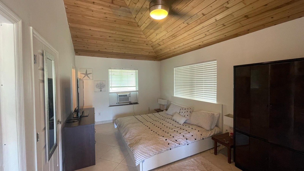Photo of Bedroom in Dunmore Town