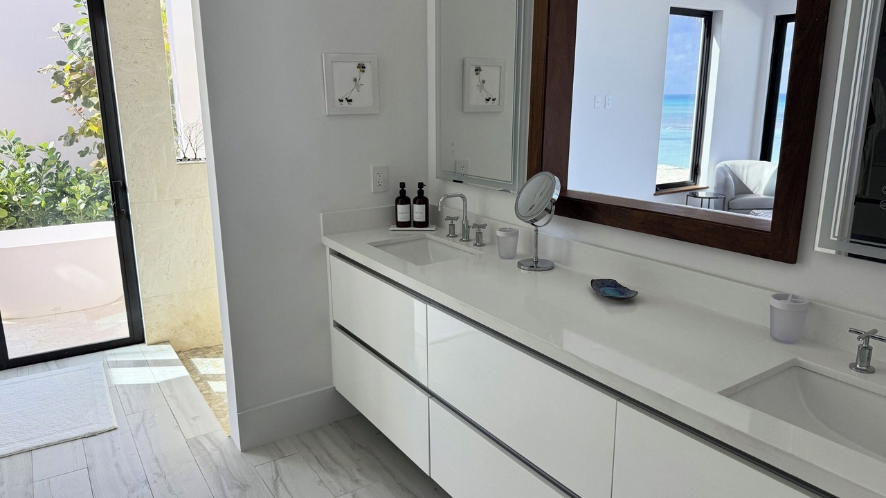 Photo of Bathroom in Alice Town