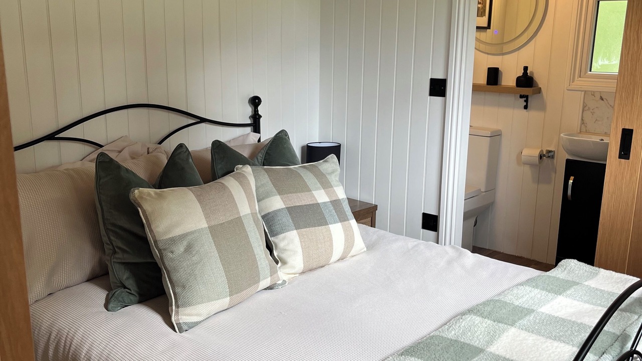 Photo of Bedroom in Three Legged Cross