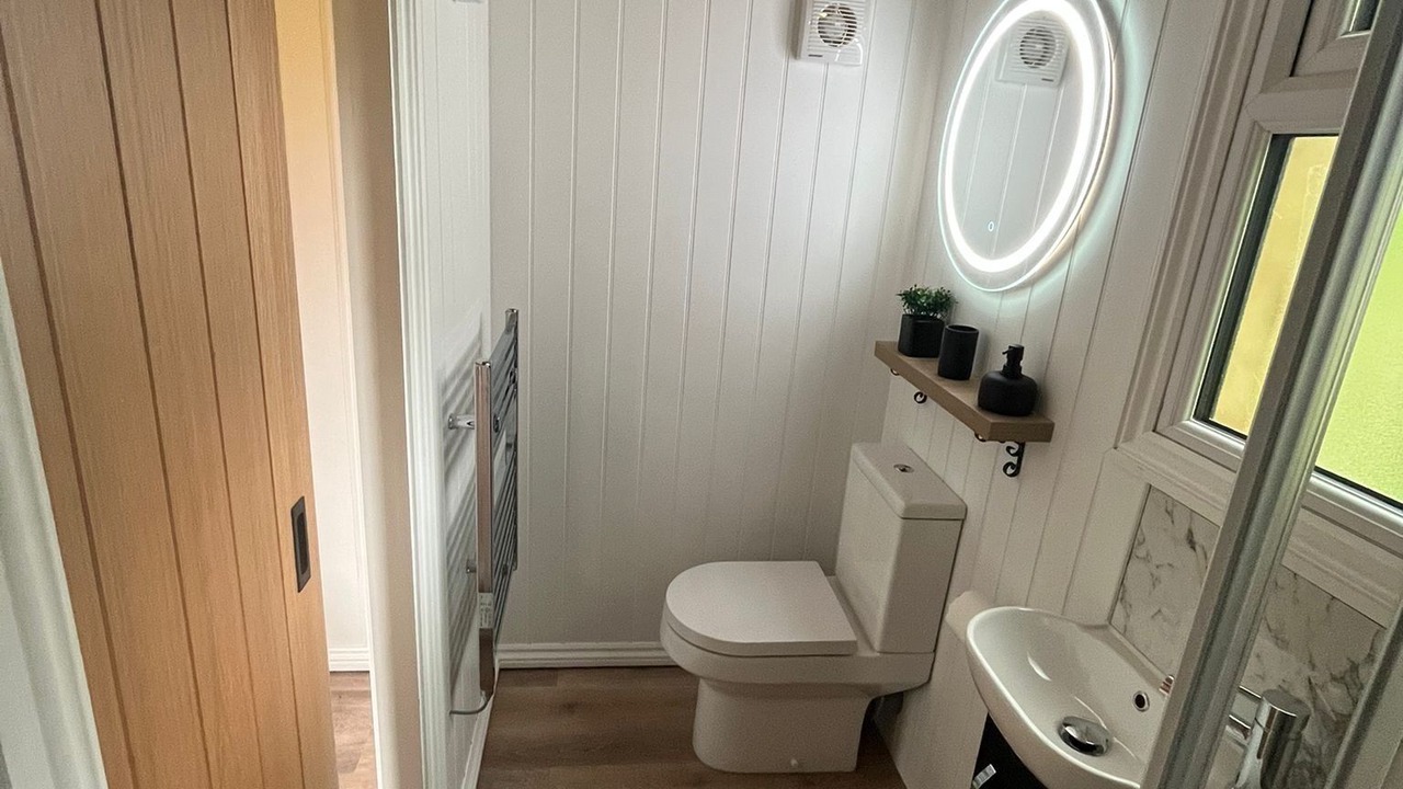 Photo of Bathroom in Three Legged Cross