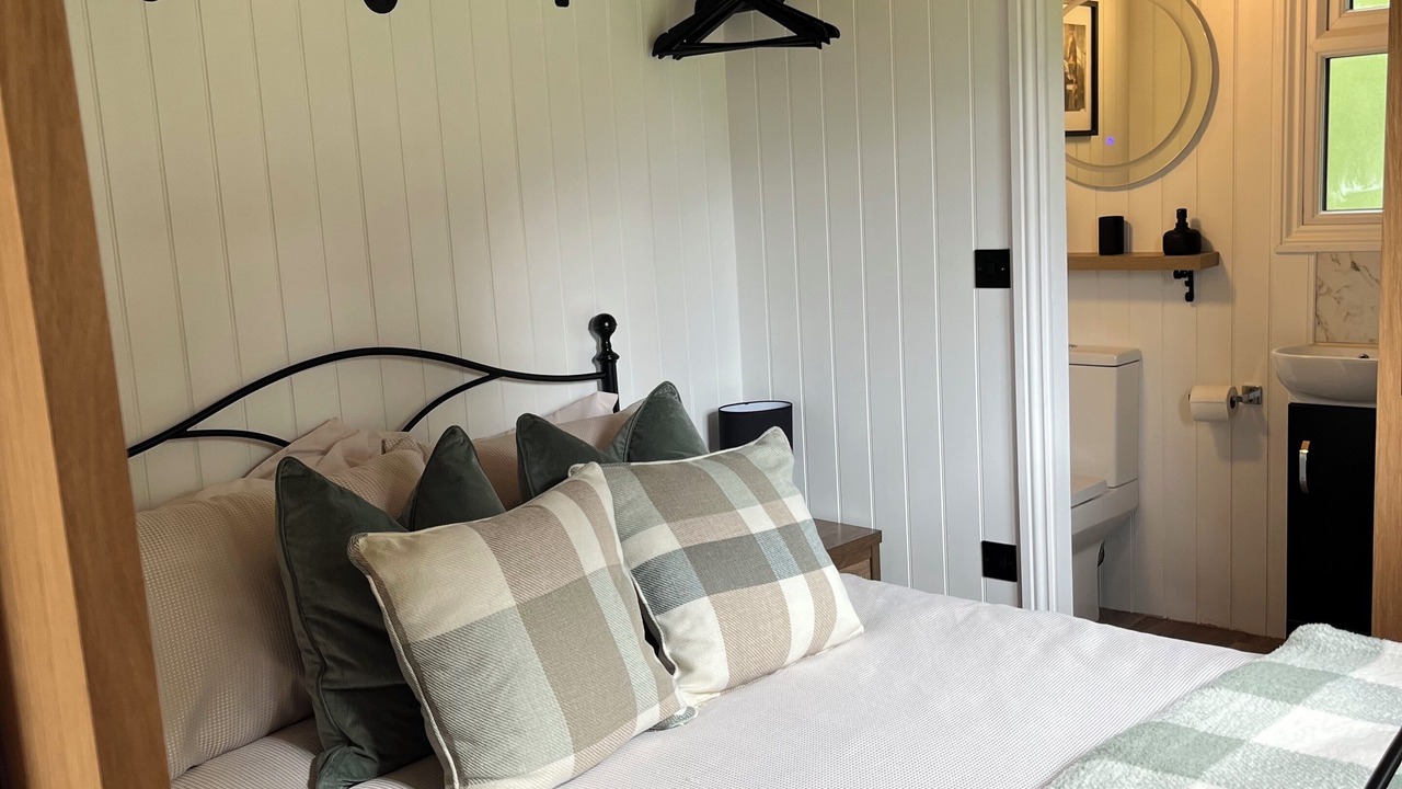 Photo of Bedroom in Three Legged Cross