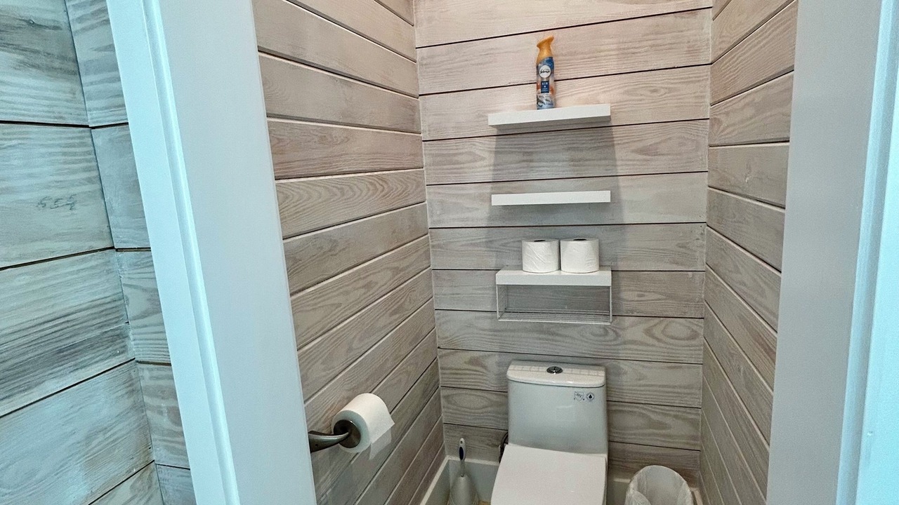 Photo of Bathroom in Lubbers Quarters Cay