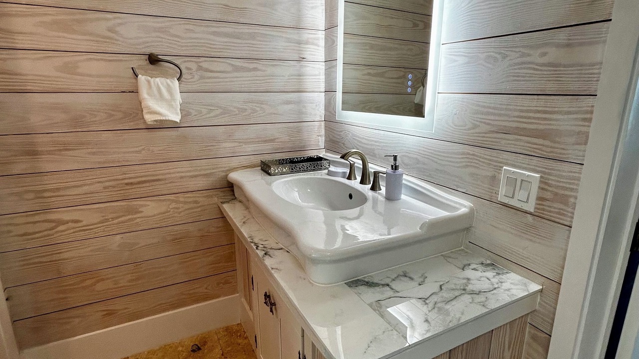 Photo of Bathroom in Lubbers Quarters Cay
