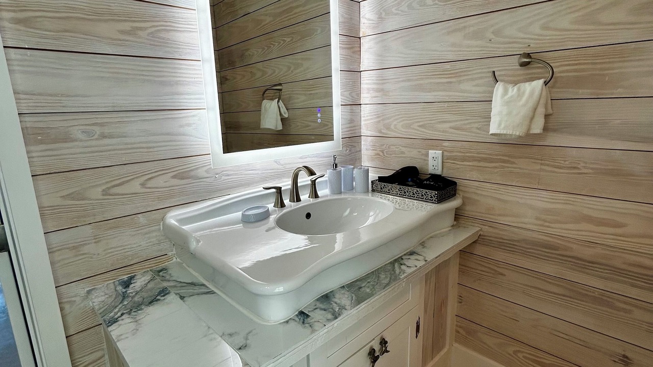 Photo of Bathroom in Lubbers Quarters Cay