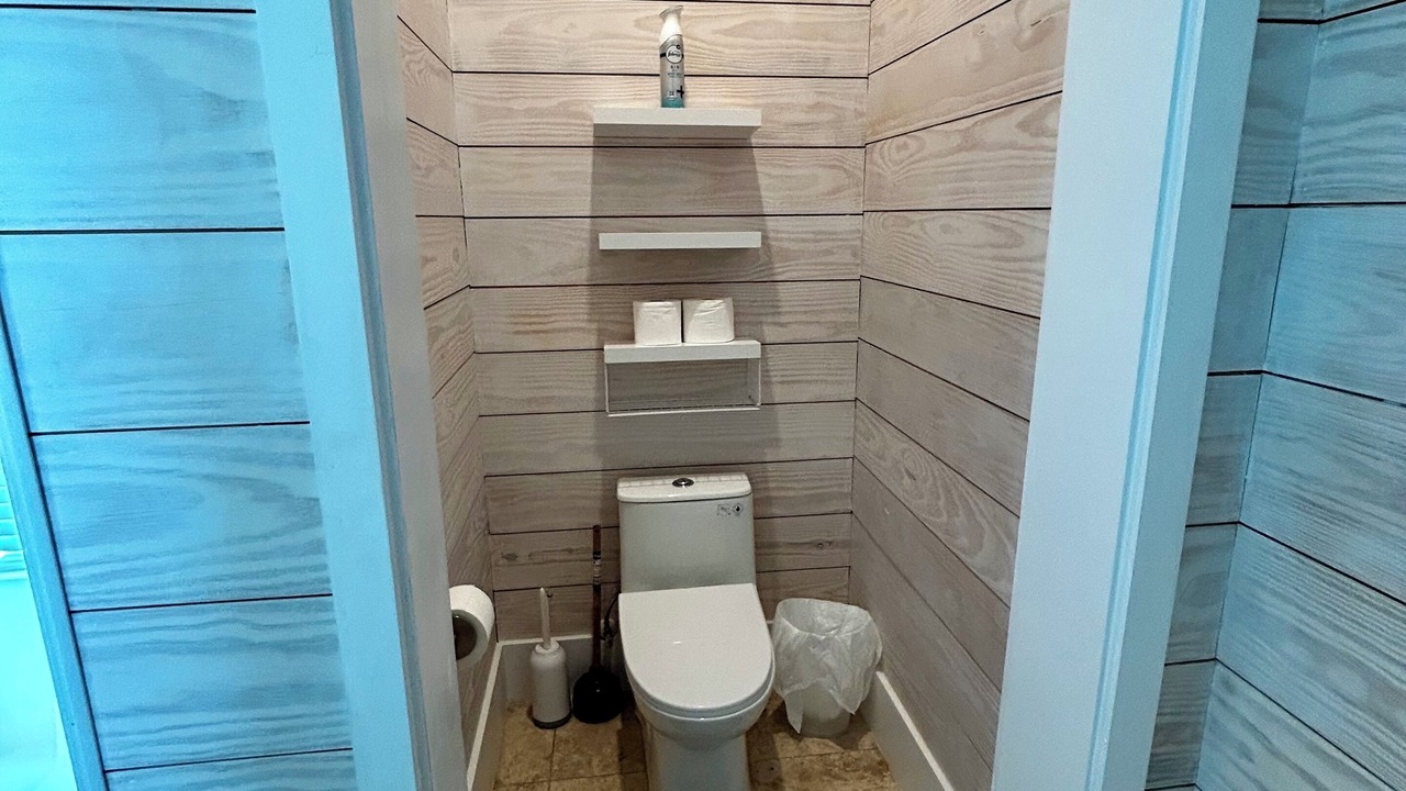 Photo of Bathroom in Lubbers Quarters Cay