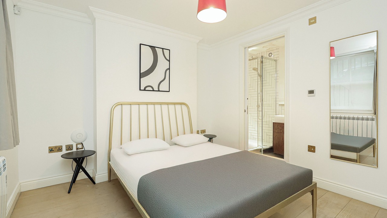 Photo of Bedroom in Lancaster Gate