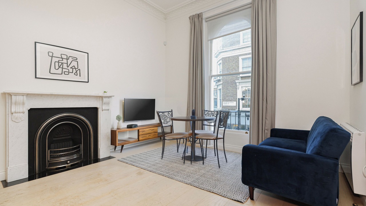 Photo of Livingroom in Lancaster Gate