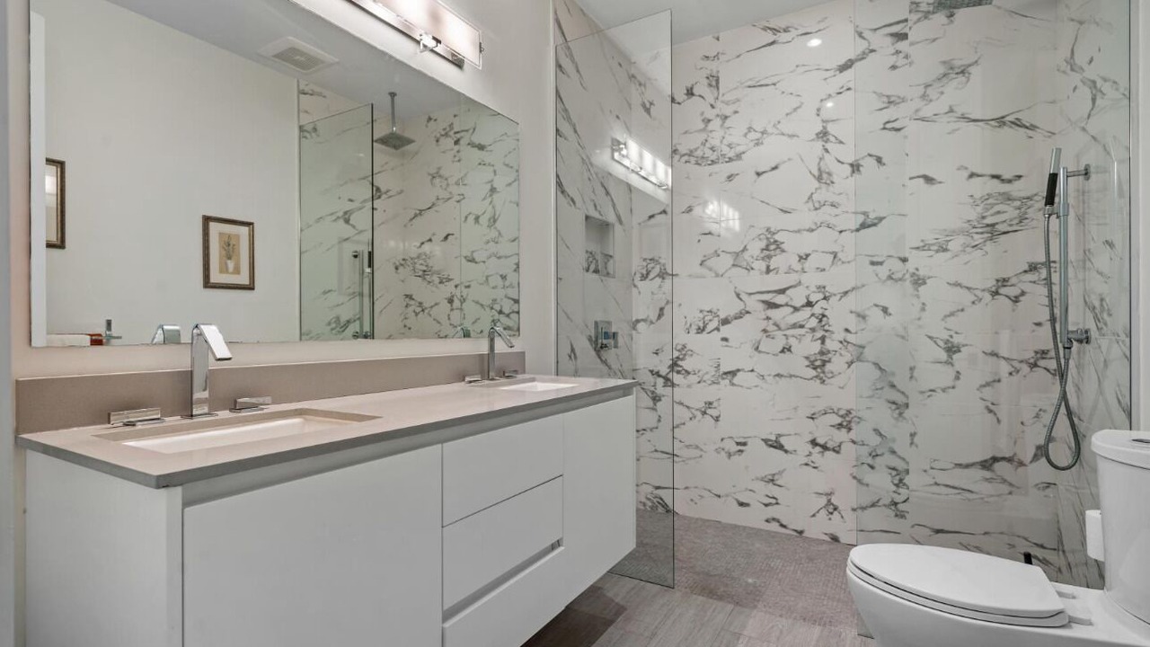 Photo of Bathroom in Paradise Island