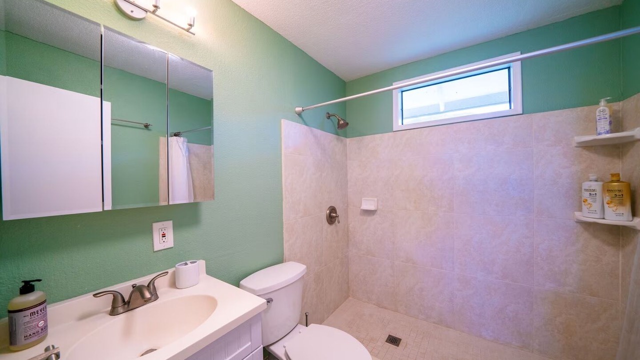 Photo of Bathroom in Punaluu