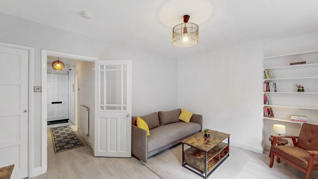 Photo of Livingroom in Swiss Cottage