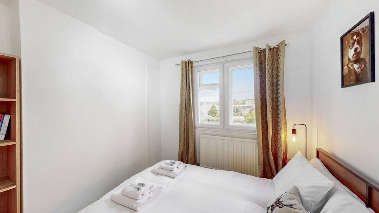 Photo of Bedroom in Swiss Cottage