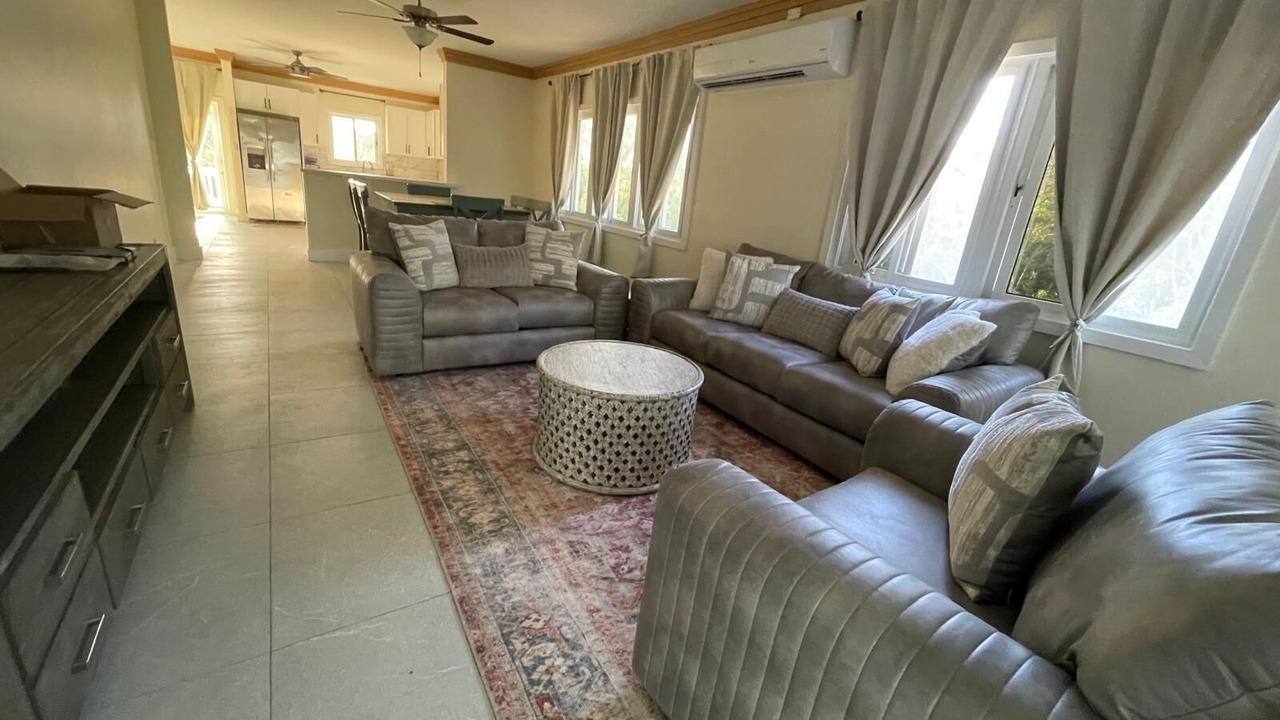 Photo of Livingroom in Tarpum Bay