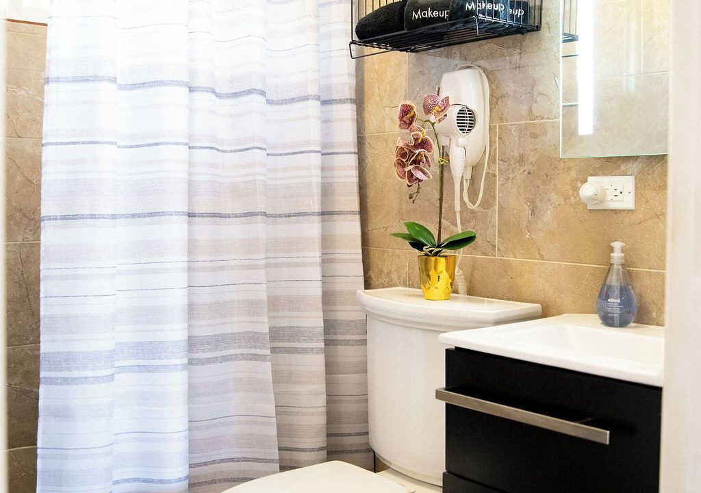Photo of Bathroom in Tar Bay