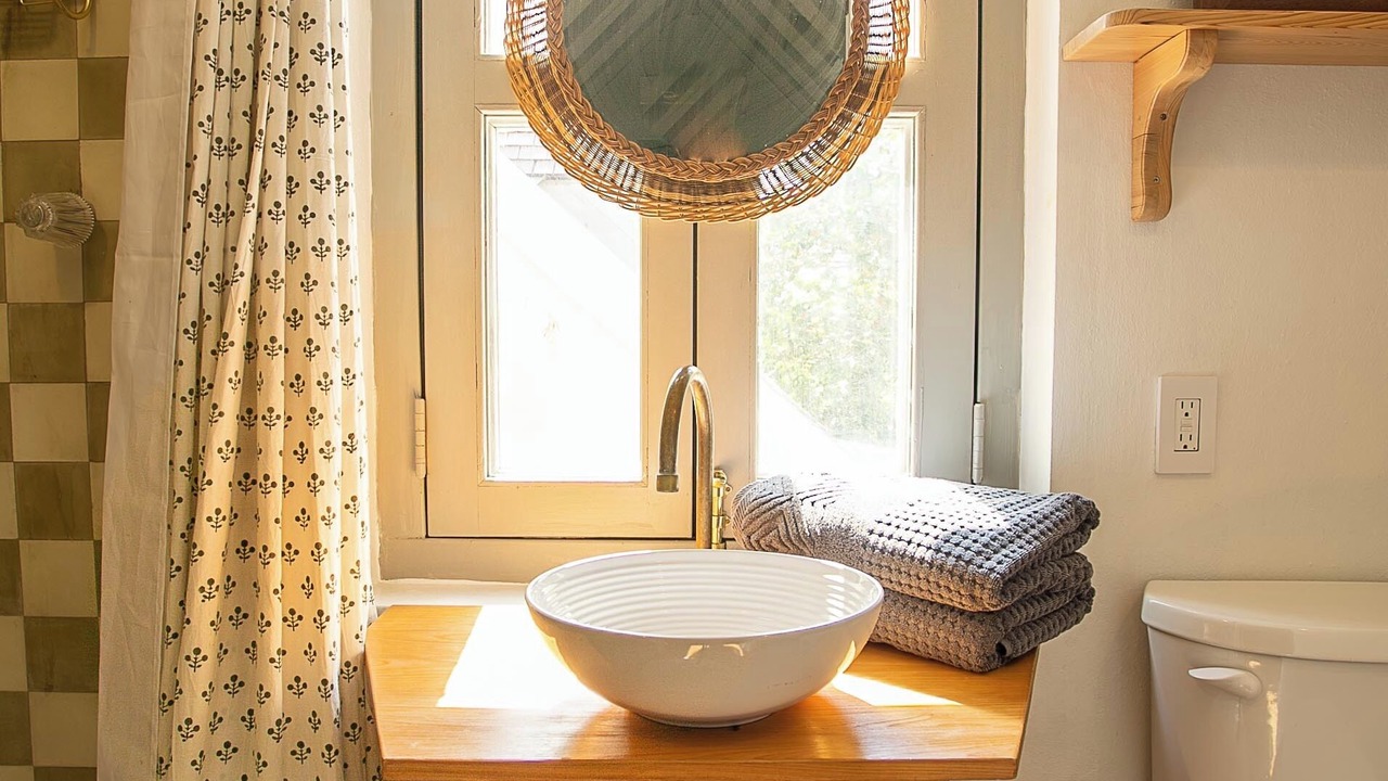 Photo of Bathroom in Dunmore Town