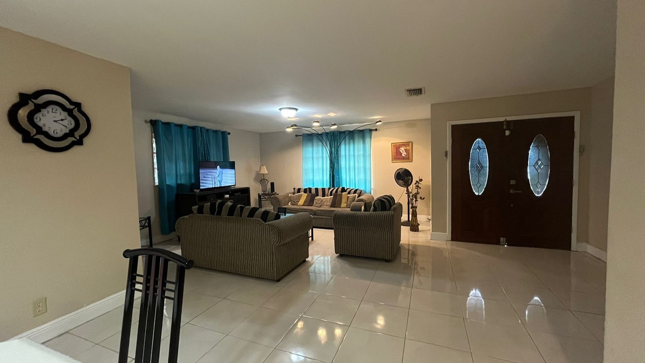 Photo of Livingroom in Bahamia West