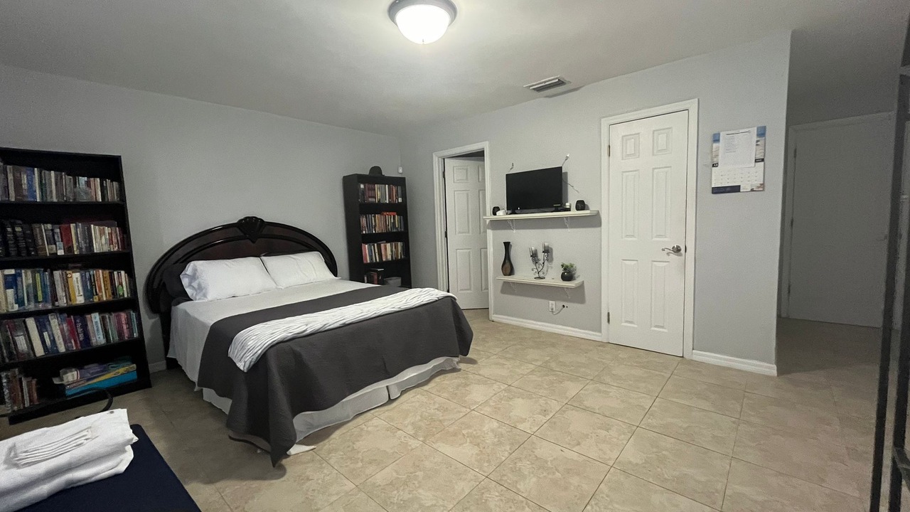 Photo of Bedroom in Bahamia West