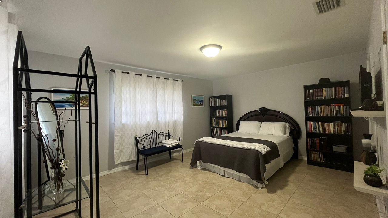 Photo of Bedroom in Bahamia West