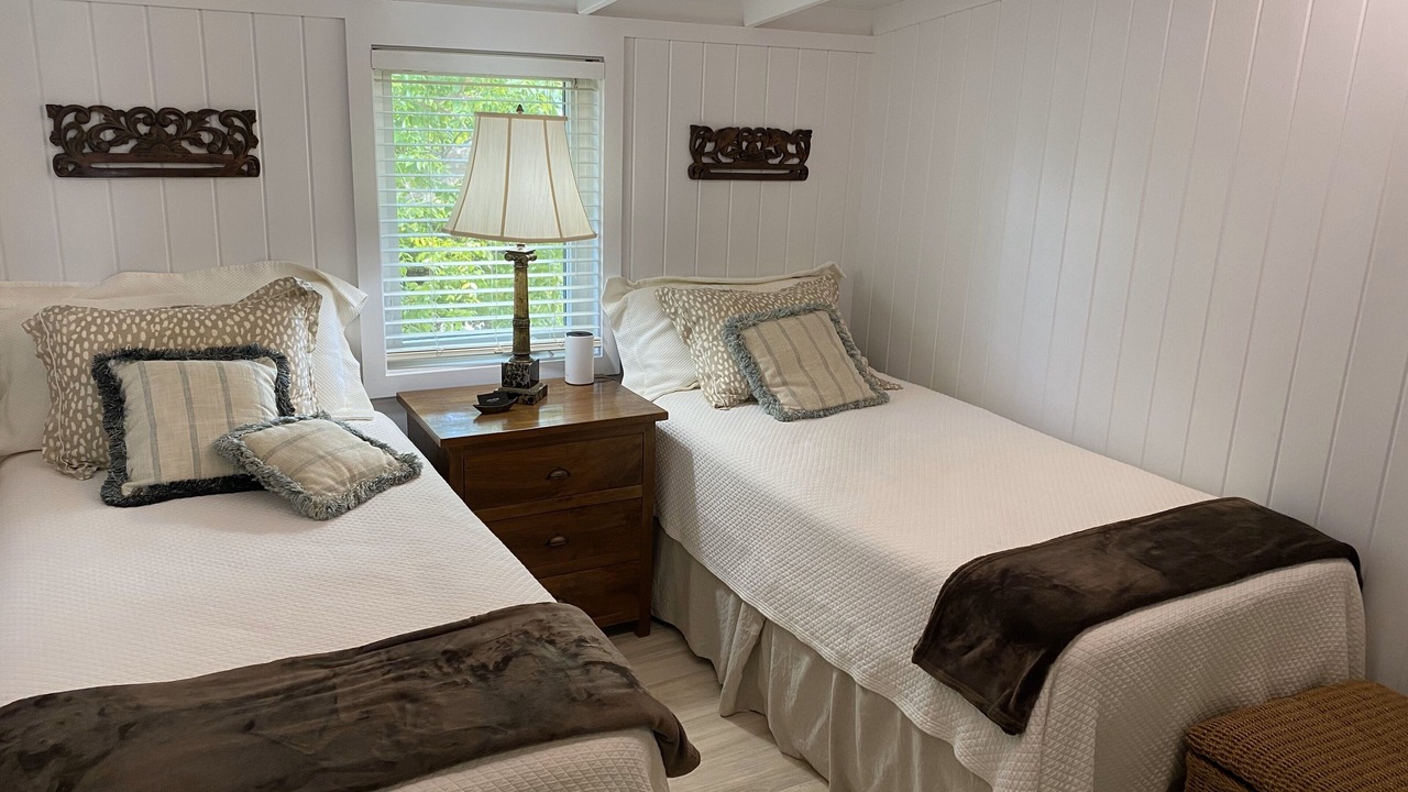 Photo of Bedroom in Man O War Cay