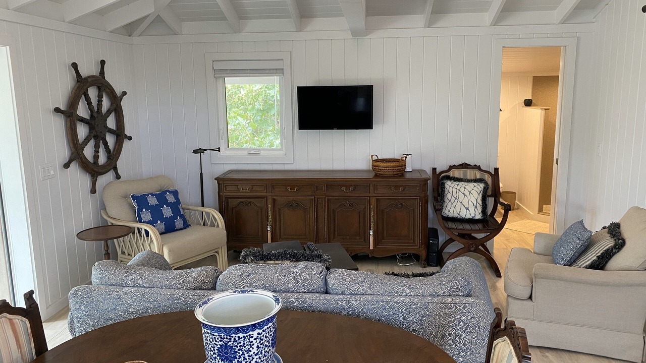 Photo of Bedroom in Man O War Cay