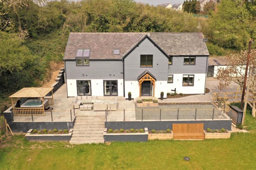 Photo of Others in Bont Newydd