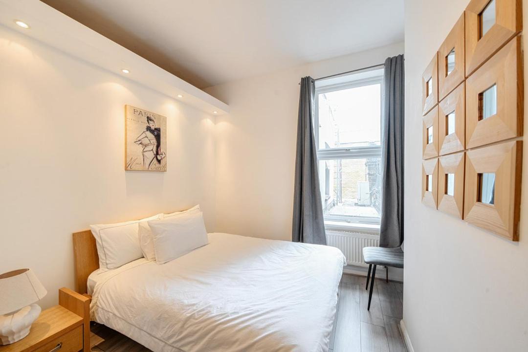 Photo of Bedroom in Frognal and Fitzjohns