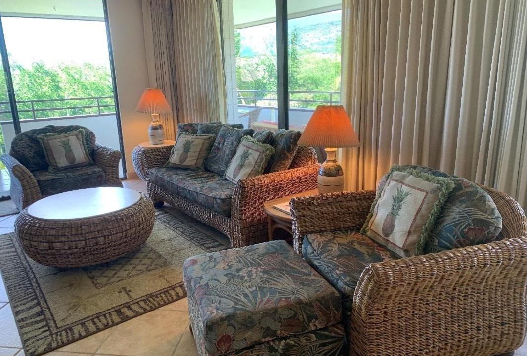 Photo of Livingroom in Kahaluu Bay