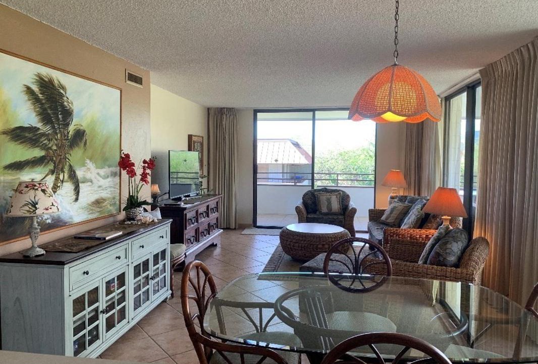 Photo of Livingroom in Kahaluu Bay