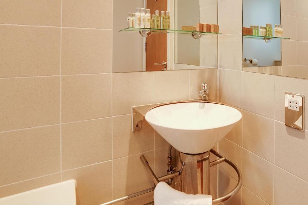 Photo of Bathroom in Courtfield
